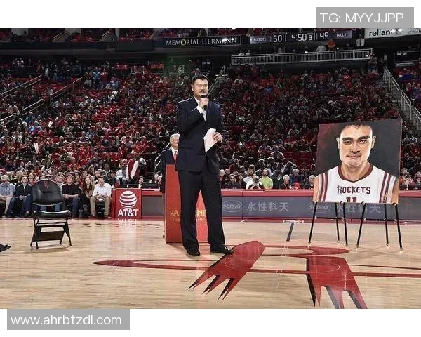 姚明回忆篮球生涯中的辉煌时刻与纪录背后的艰辛努力