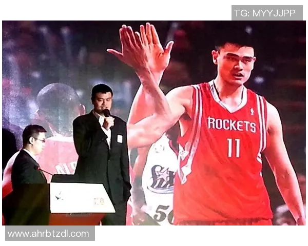 姚明在比赛中遭遇激烈冲突引发球迷热议与媒体关注 姚明在比赛中遭遇激烈冲突引发球迷热议与媒体关注