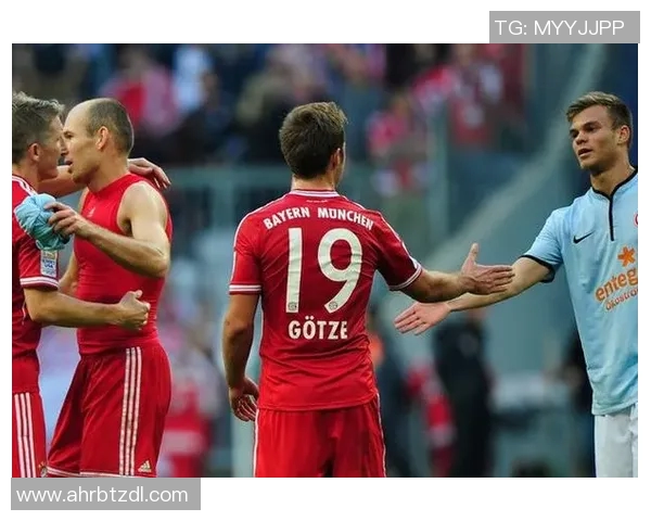 欧洲杯：拜仁双星接力，格策传球、穆勒进球