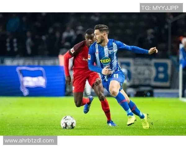 沙尔克04客场溃败,德甲保级压力骤增 沙尔克04客场溃败,德甲保级压力骤增