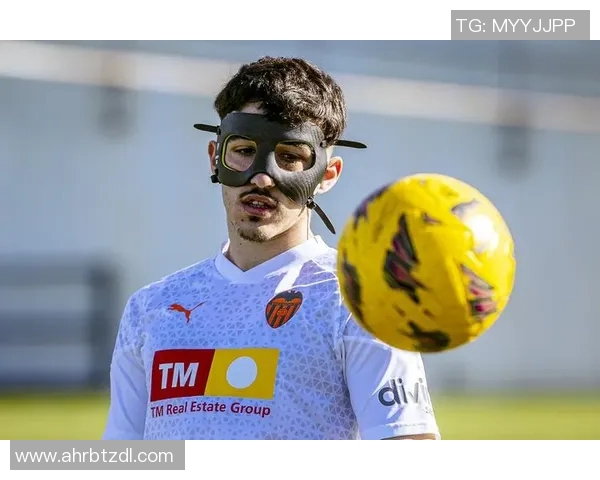 瓦伦西亚宣布签下新中卫,球队后防稳定性提升 瓦伦西亚宣布签下新中卫,球队后防稳定性提升